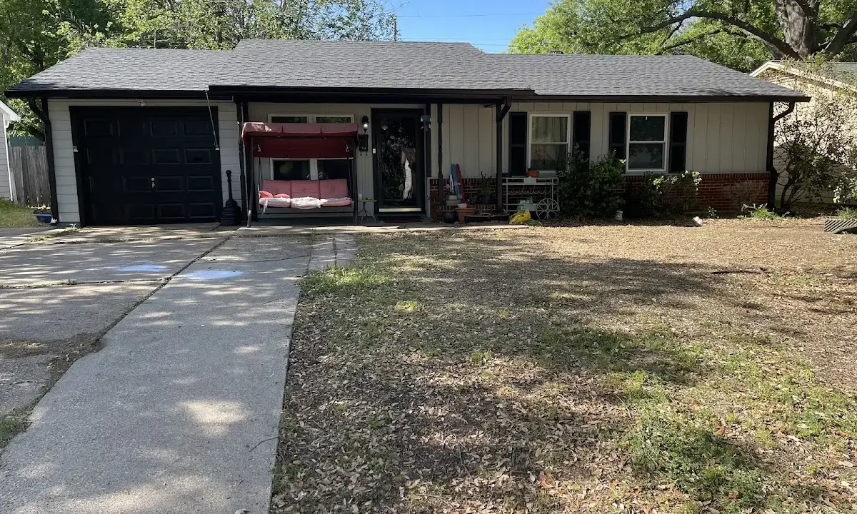 Soffit & Fascia Repair crew at work on a residential roof in Moss Bluff